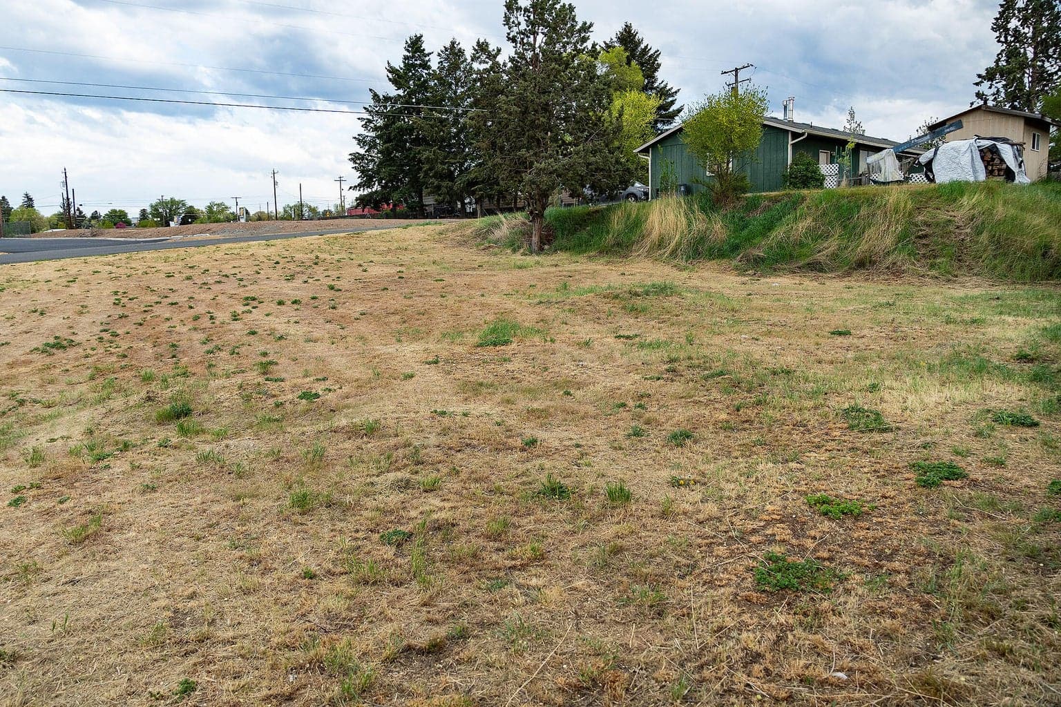 Neighborhood is located close to jobs, school, shopping, restaurants, medical. Very convenient but off the beaten path for quiet enjoyment.