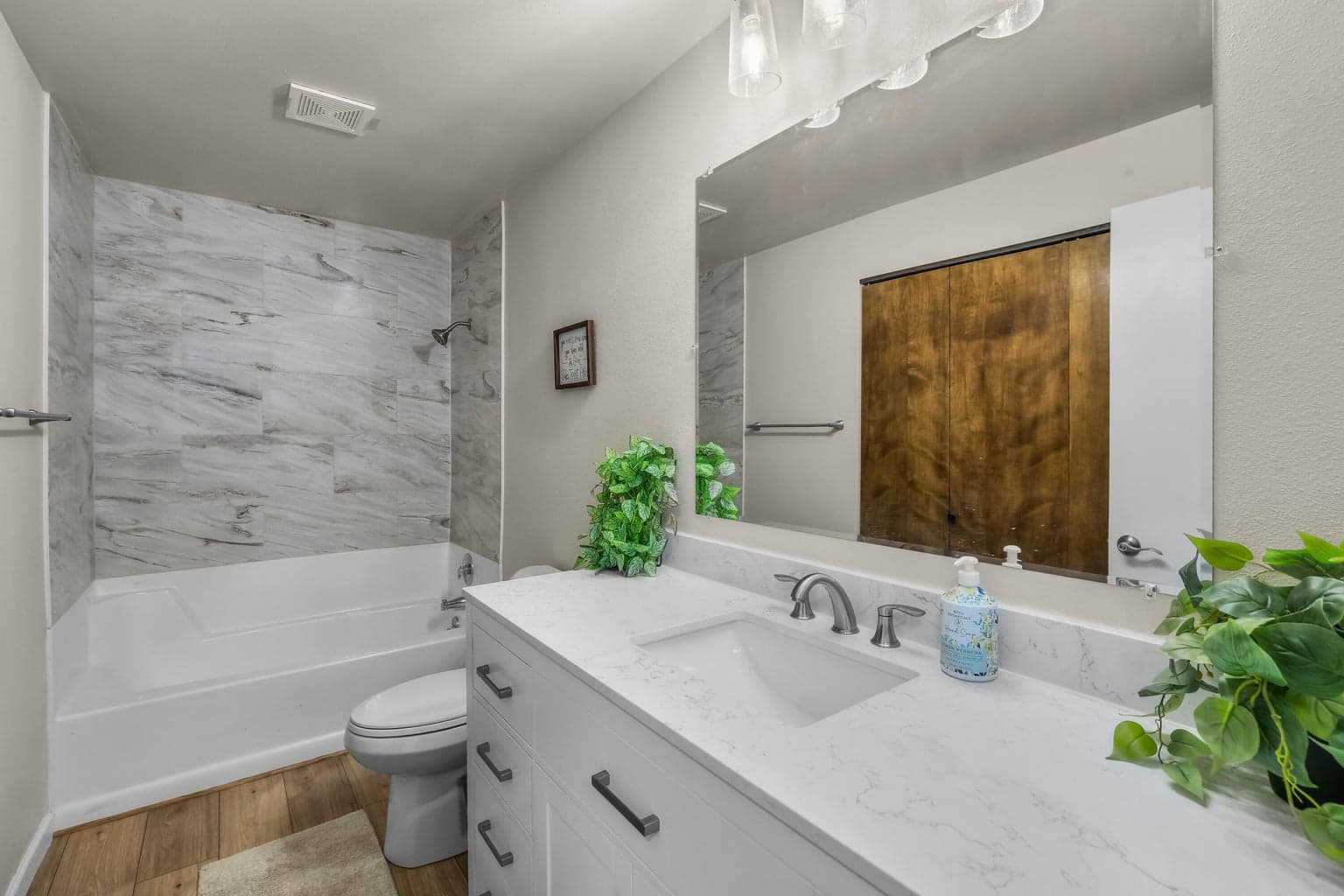 2nd Bathroom