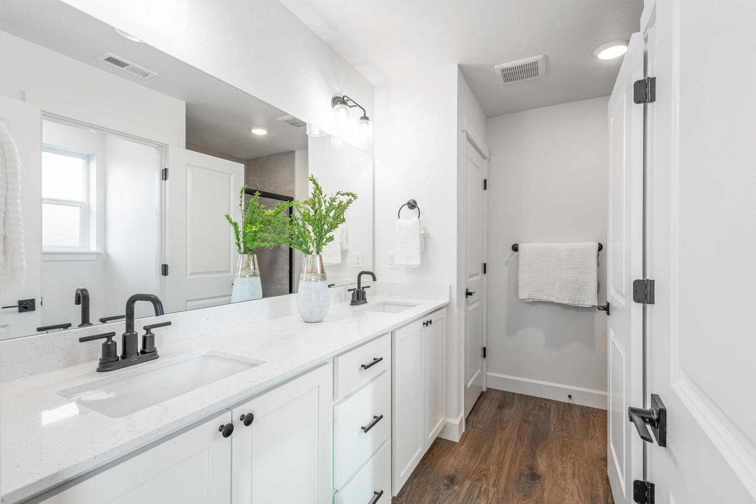 Photo of 1178 NW Varnish Avenue 14 of 24