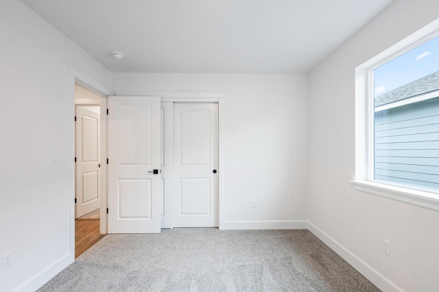 Photo of 1178 NW Varnish Avenue 18 of 24