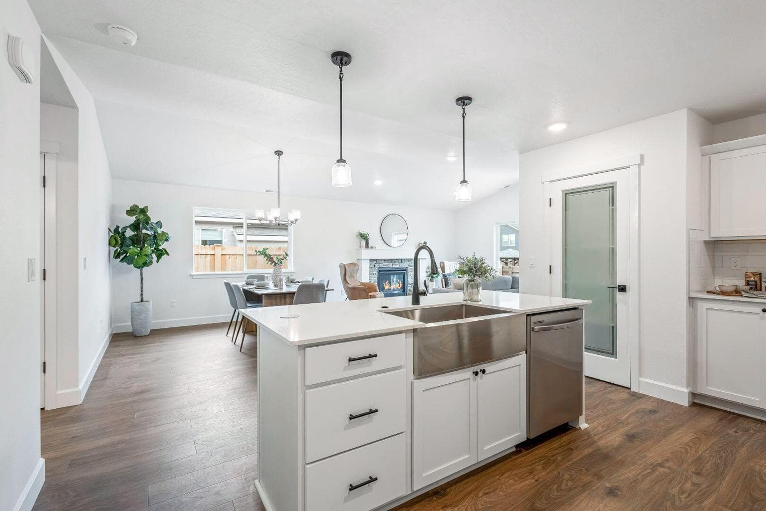 Photo of 1178 NW Varnish Avenue 9 of 24
