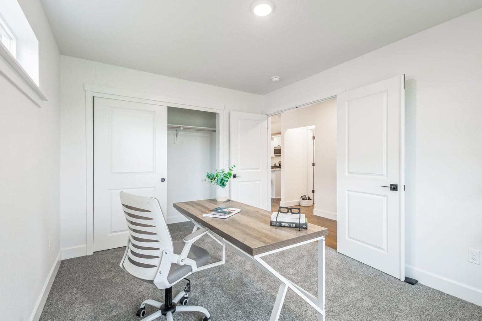 Photo of 1178 NW Varnish Avenue 17 of 24