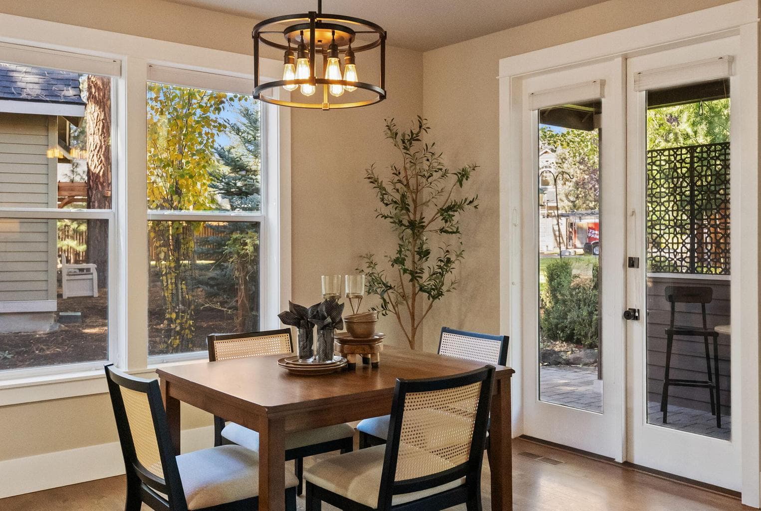 Dining area, French doors to back paver patio
