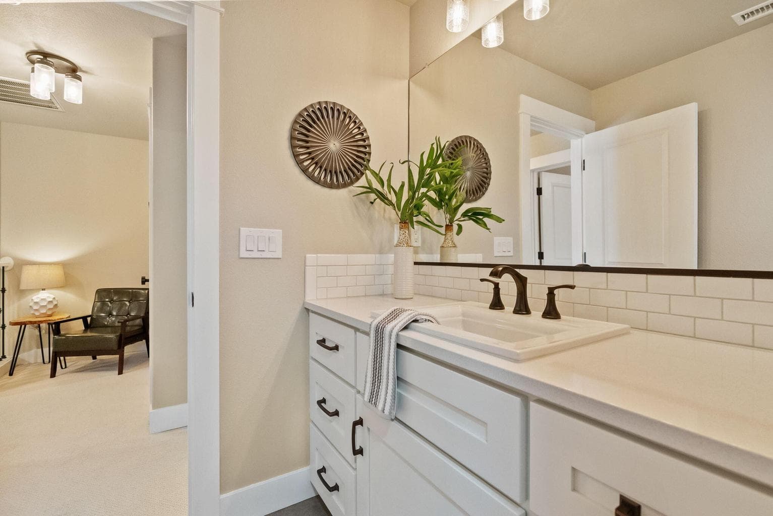 Shared upstairs bath with shower/tub combination
