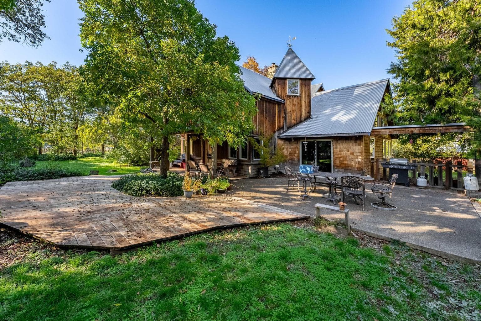 6425 Lake Shore