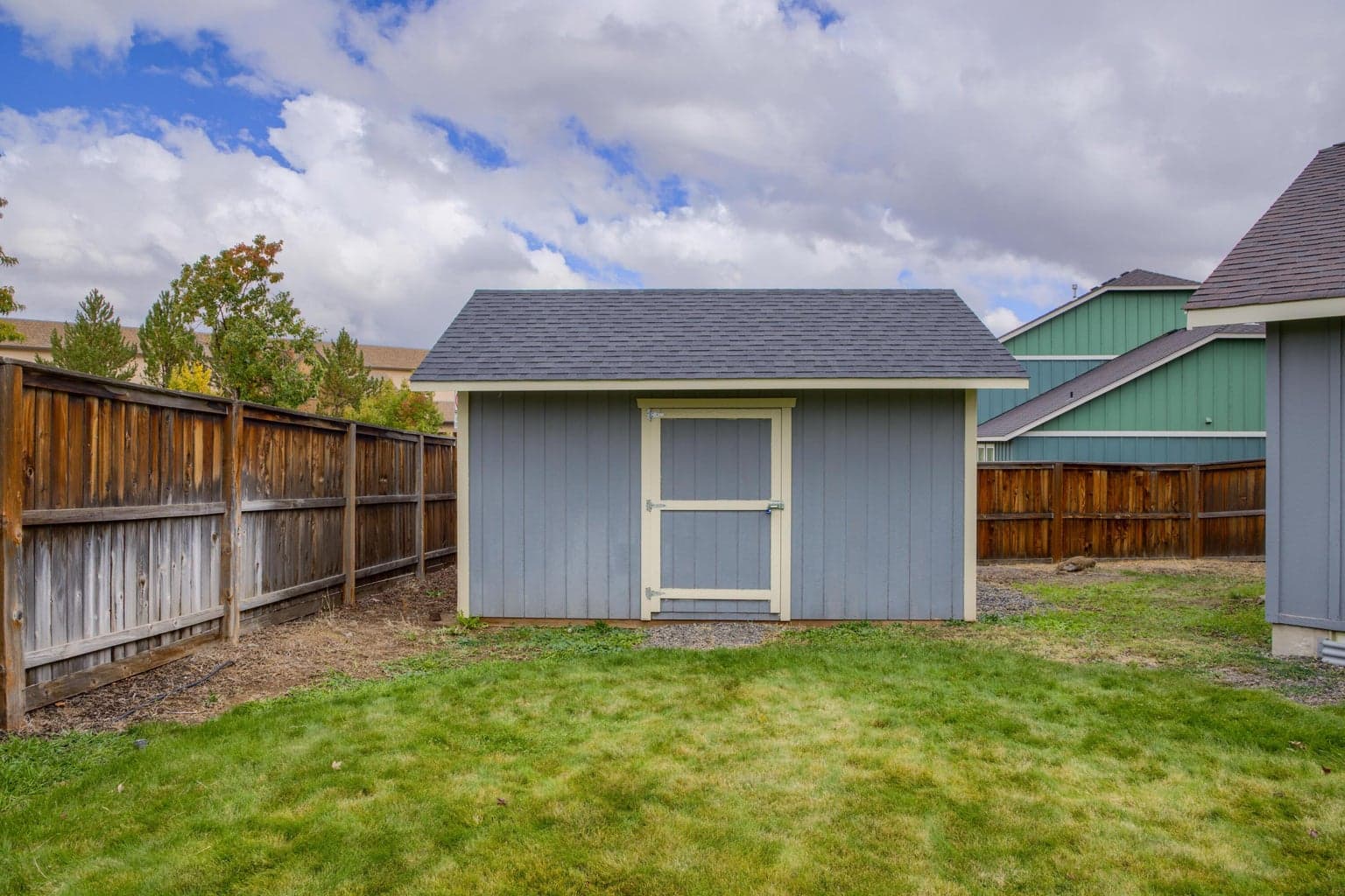 Photo of 985 SW Rimrock Way 35 of 36