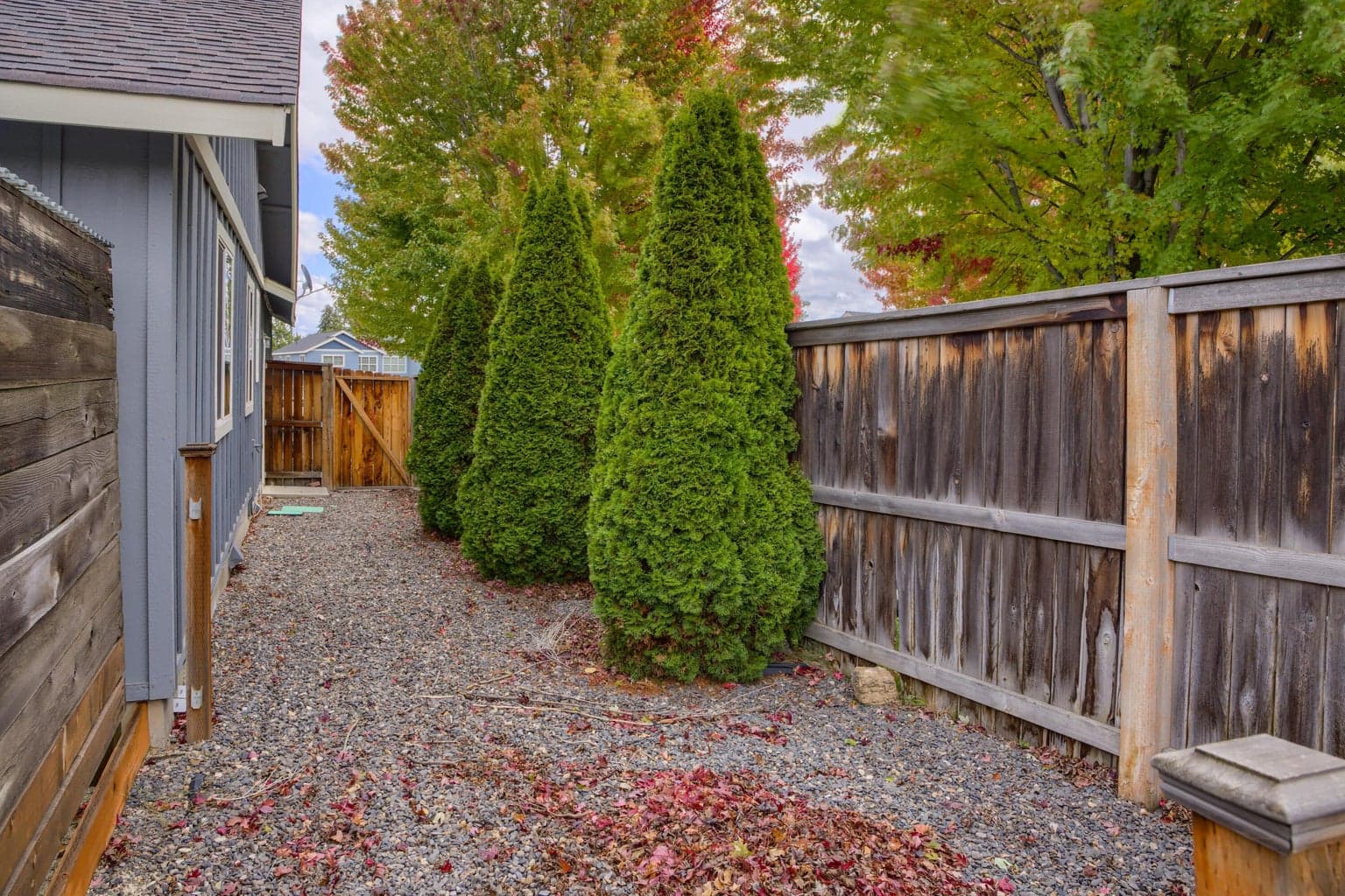 Photo of 985 SW Rimrock Way 36 of 36