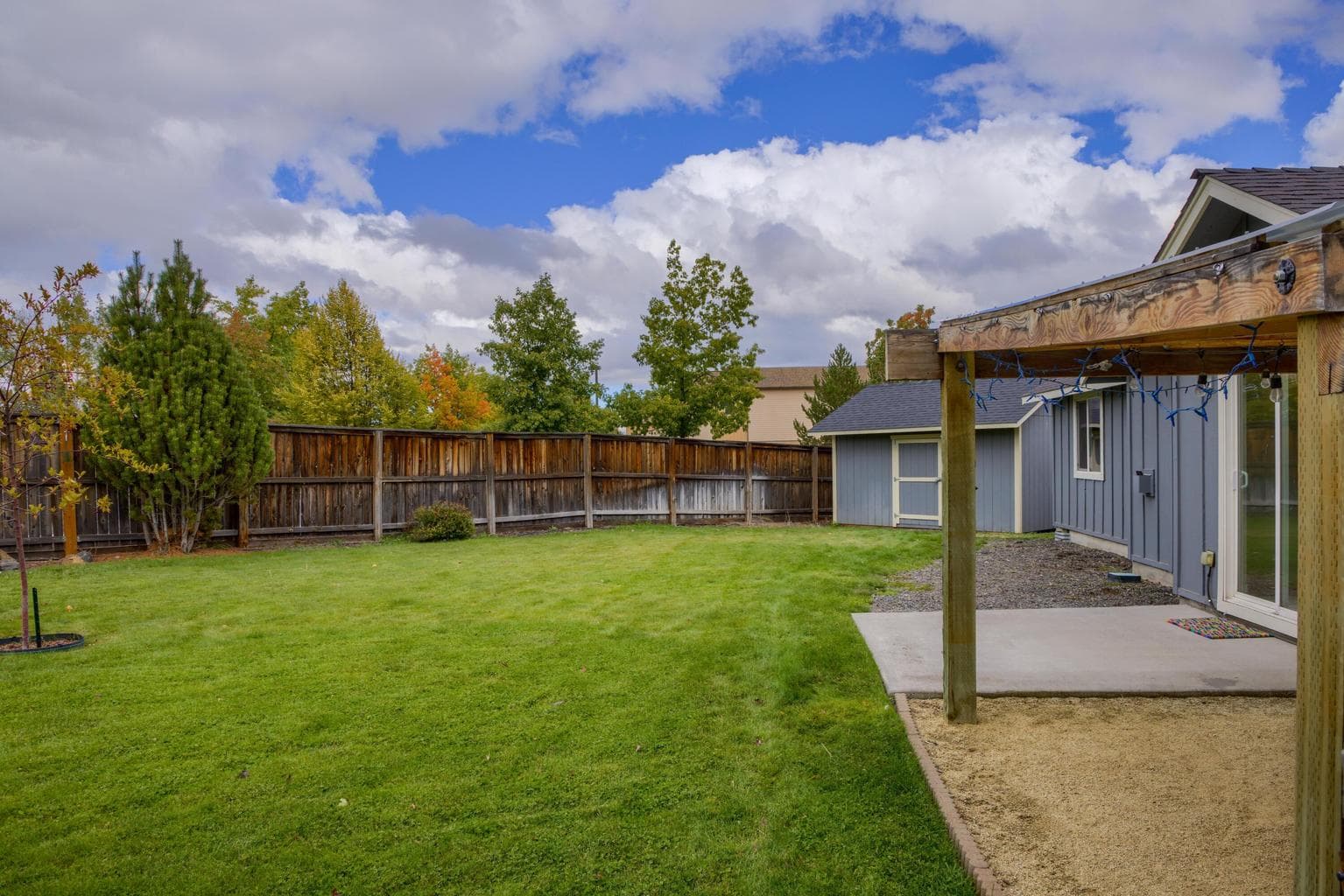 Photo of 985 SW Rimrock Way 34 of 36