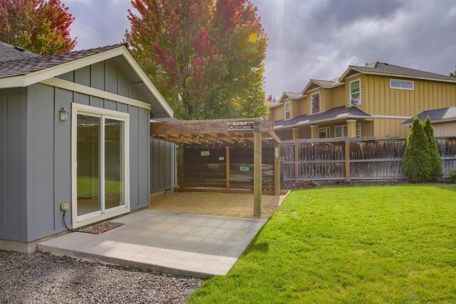 Photo of 985 SW Rimrock Way 32 of 36