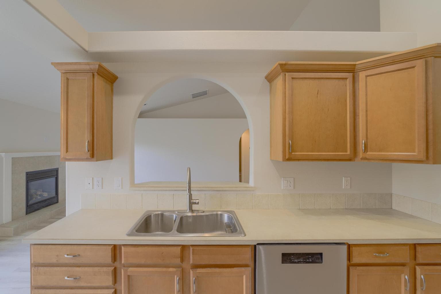 Photo of 985 SW Rimrock Way 11 of 36