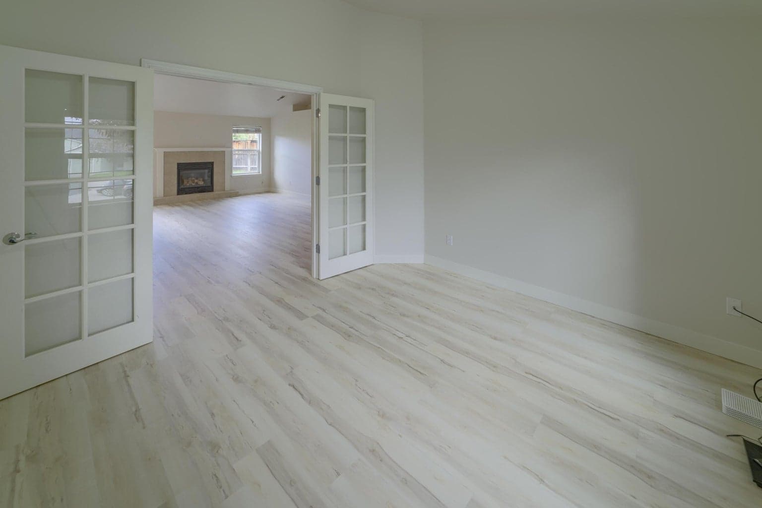 Photo of 985 SW Rimrock Way 16 of 36