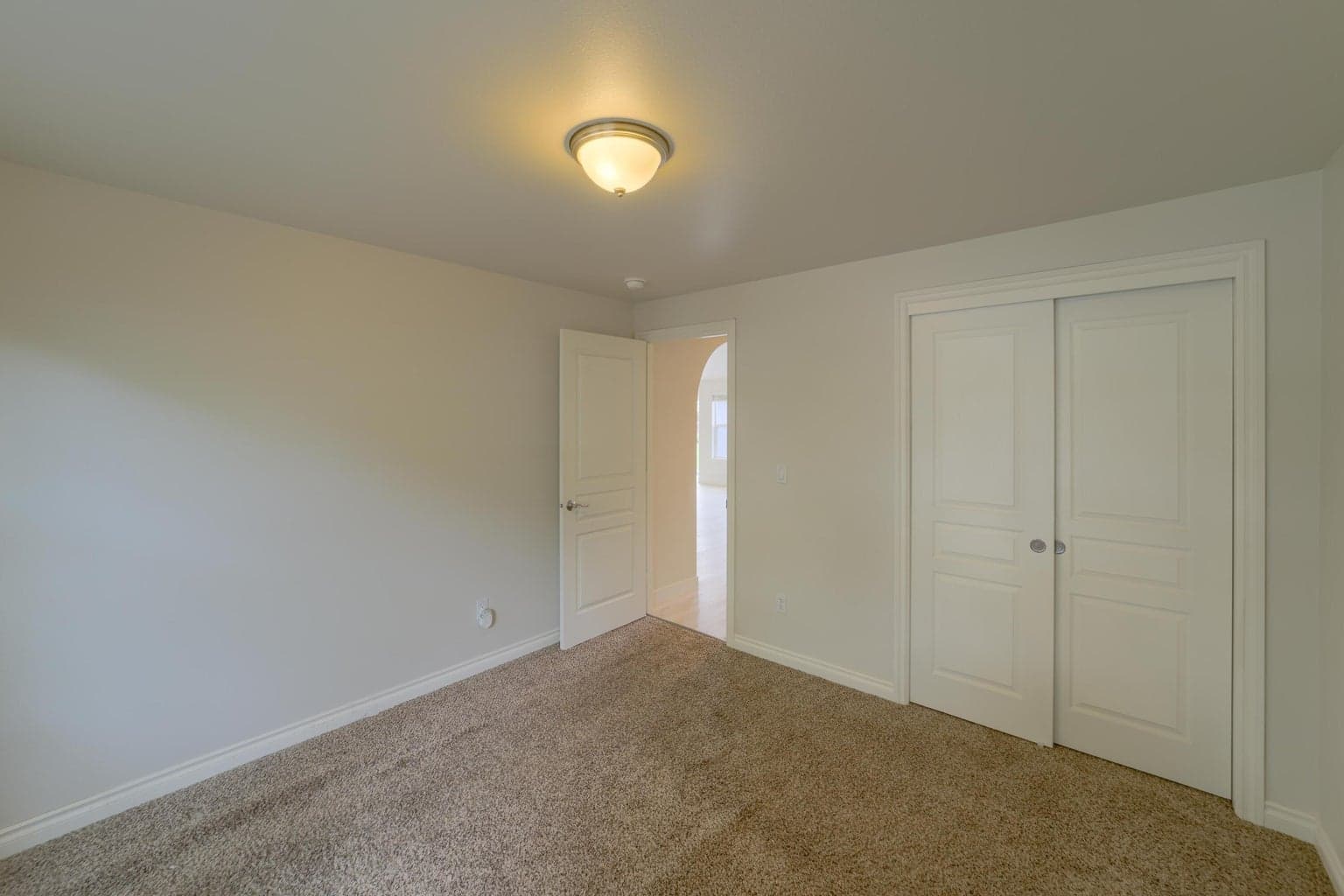 Photo of 985 SW Rimrock Way 25 of 36