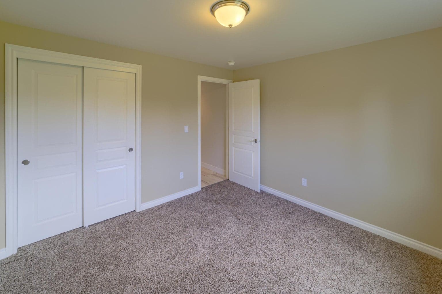 Photo of 985 SW Rimrock Way 27 of 36