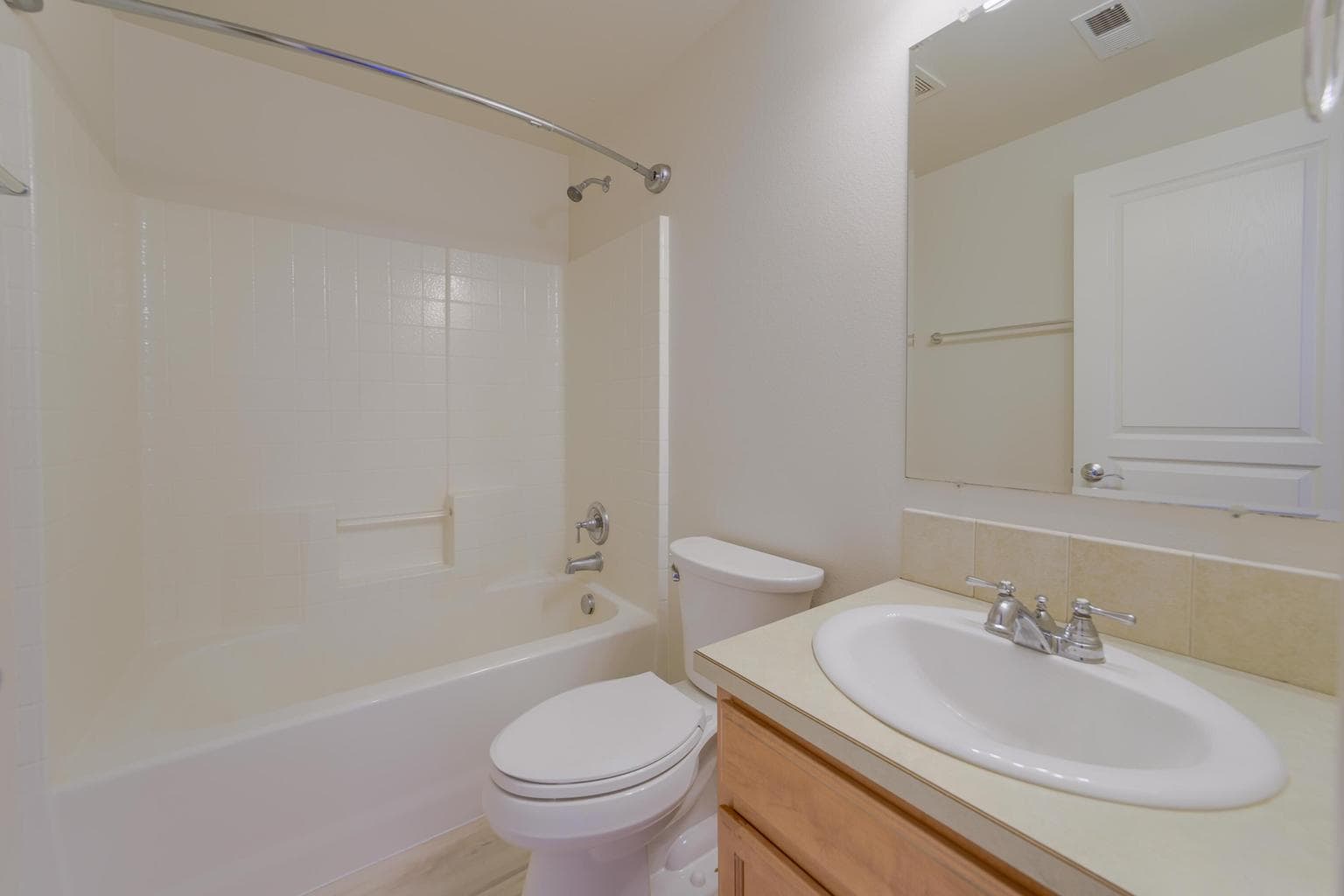 Photo of 985 SW Rimrock Way 28 of 36