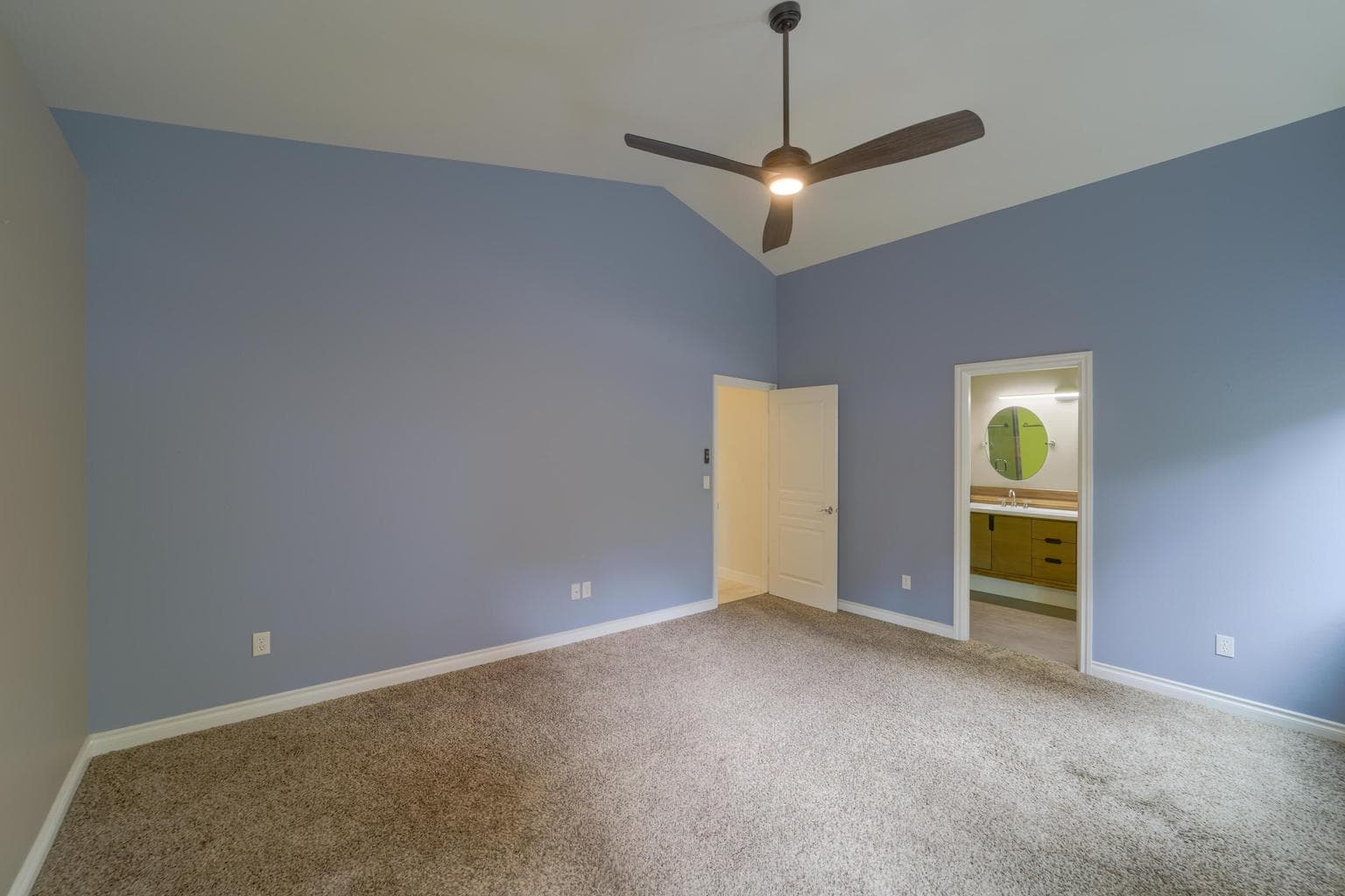 Photo of 985 SW Rimrock Way 19 of 36