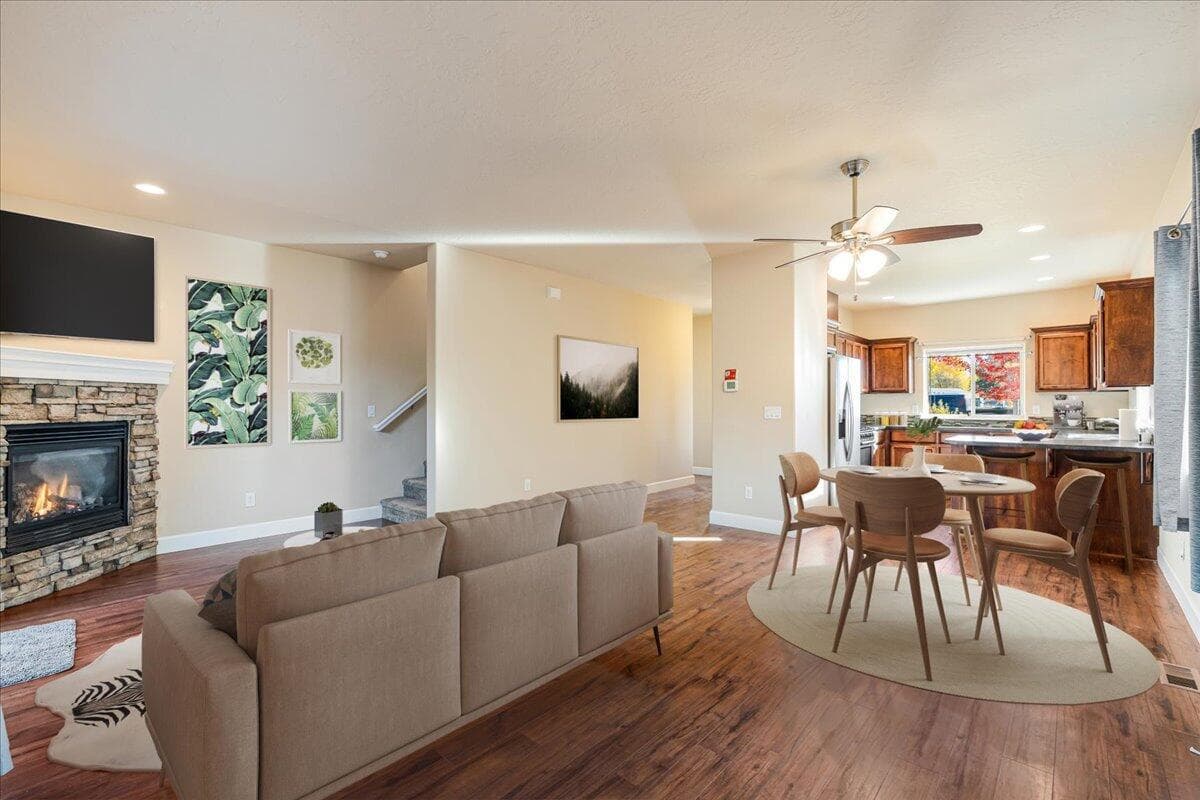 Photo of 21362 Livingston Drive 8 of 37