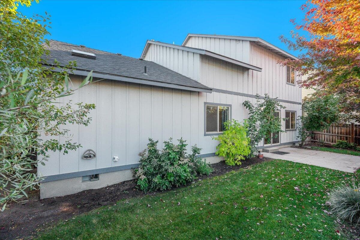 Photo of 21362 Livingston Drive 30 of 37
