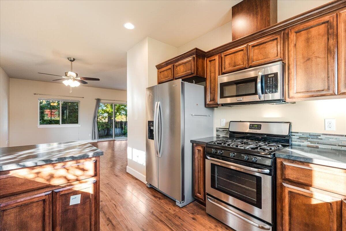 Photo of 21362 Livingston Drive 16 of 37