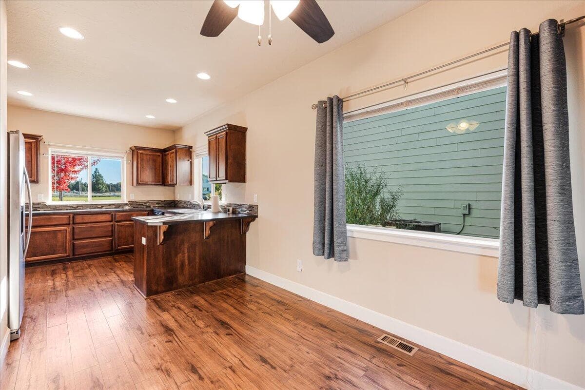 Photo of 21362 Livingston Drive 15 of 37