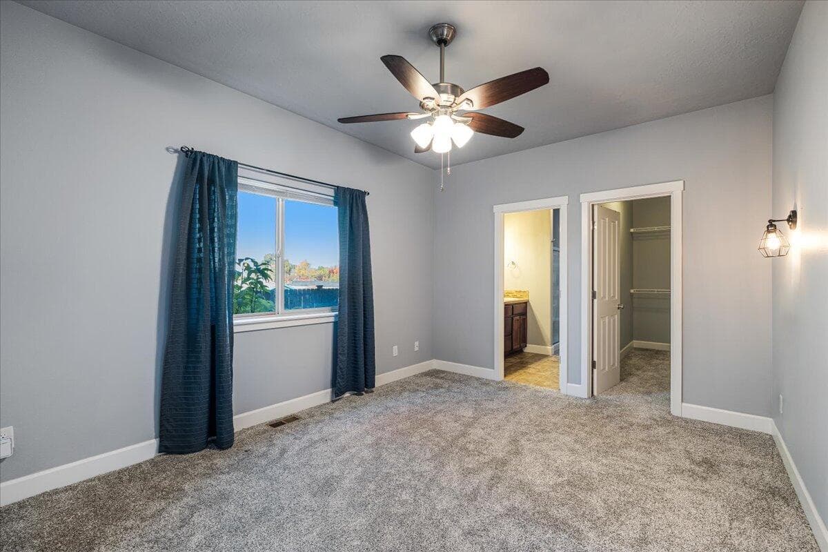 Photo of 21362 Livingston Drive 18 of 37