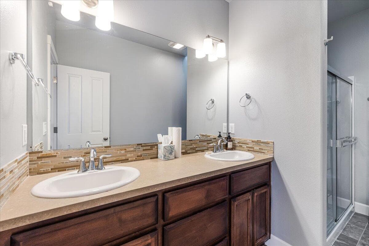 Photo of 21362 Livingston Drive 20 of 37
