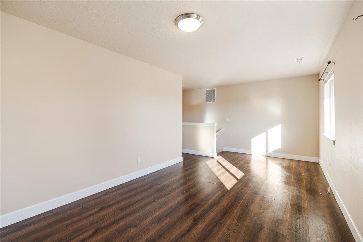 Photo of 21362 Livingston Drive 23 of 37