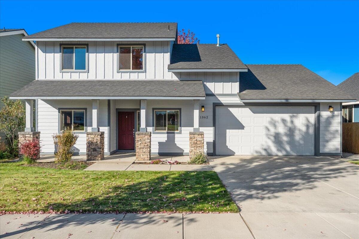 Photo of 21362 Livingston 1 of 37