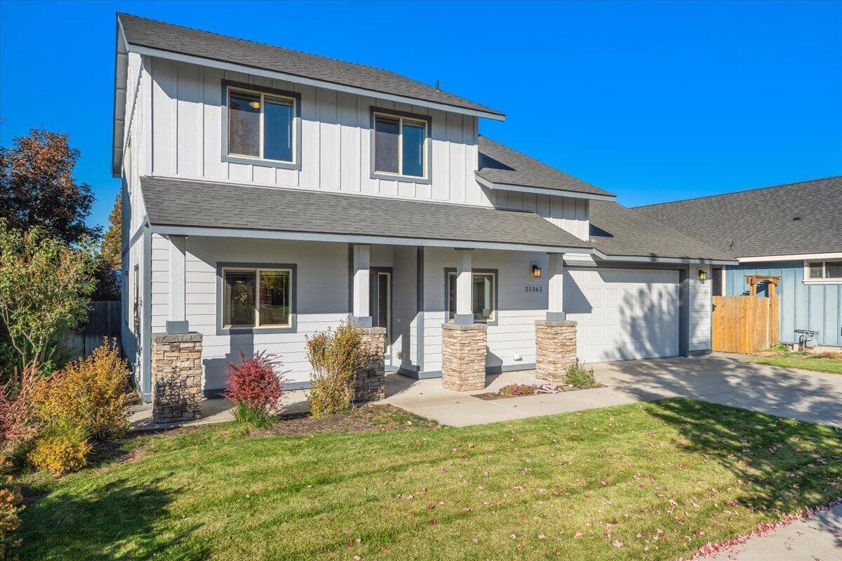 Photo of 21362 Livingston 3 of 37