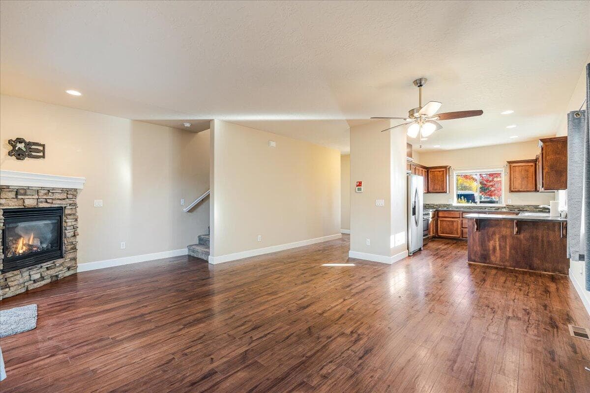 Photo of 21362 Livingston Drive 7 of 37