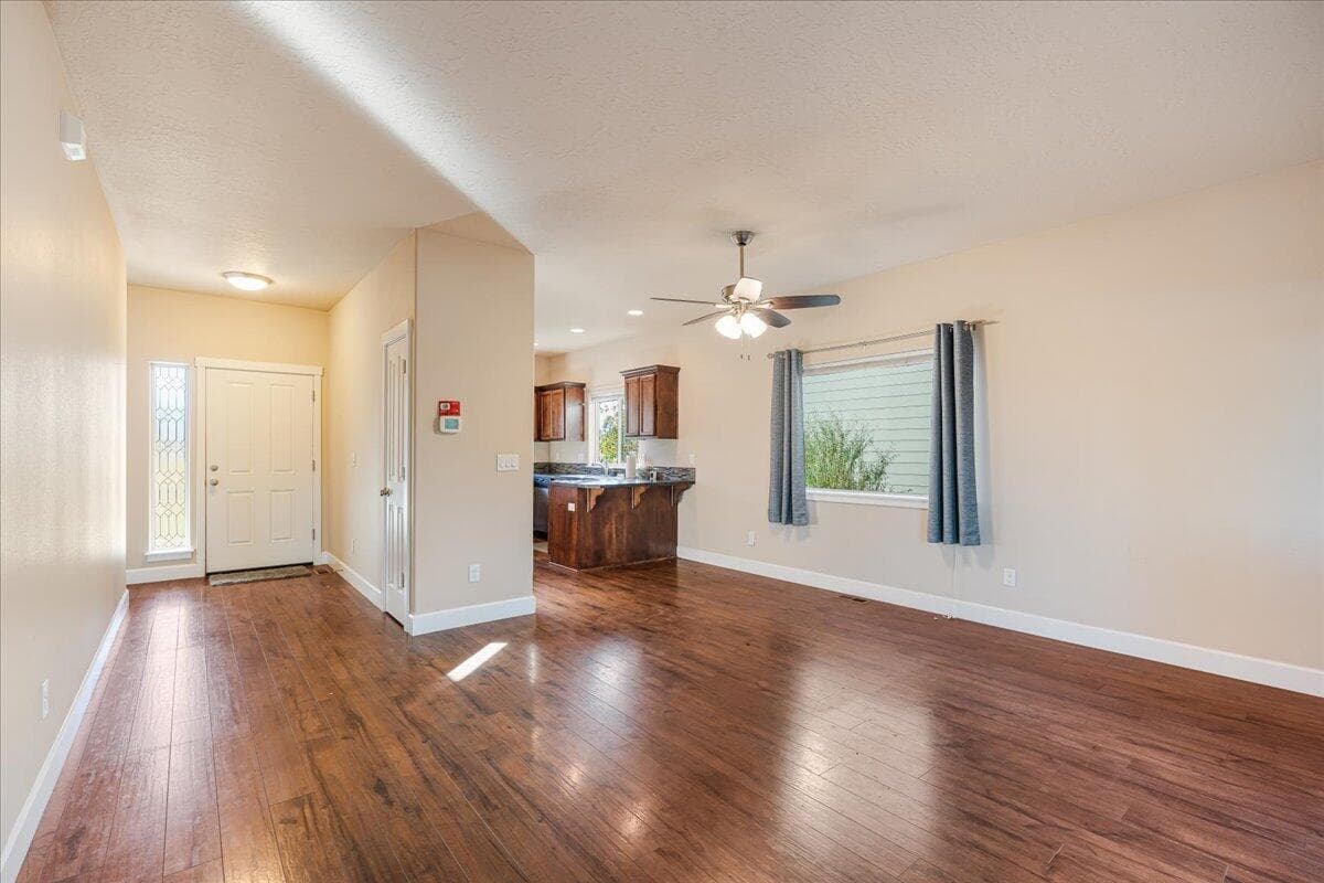 Photo of 21362 Livingston Drive 9 of 37