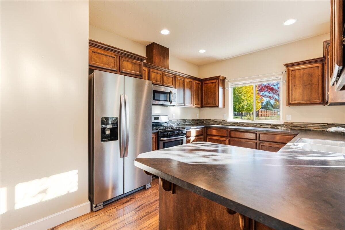 Photo of 21362 Livingston Drive 10 of 37