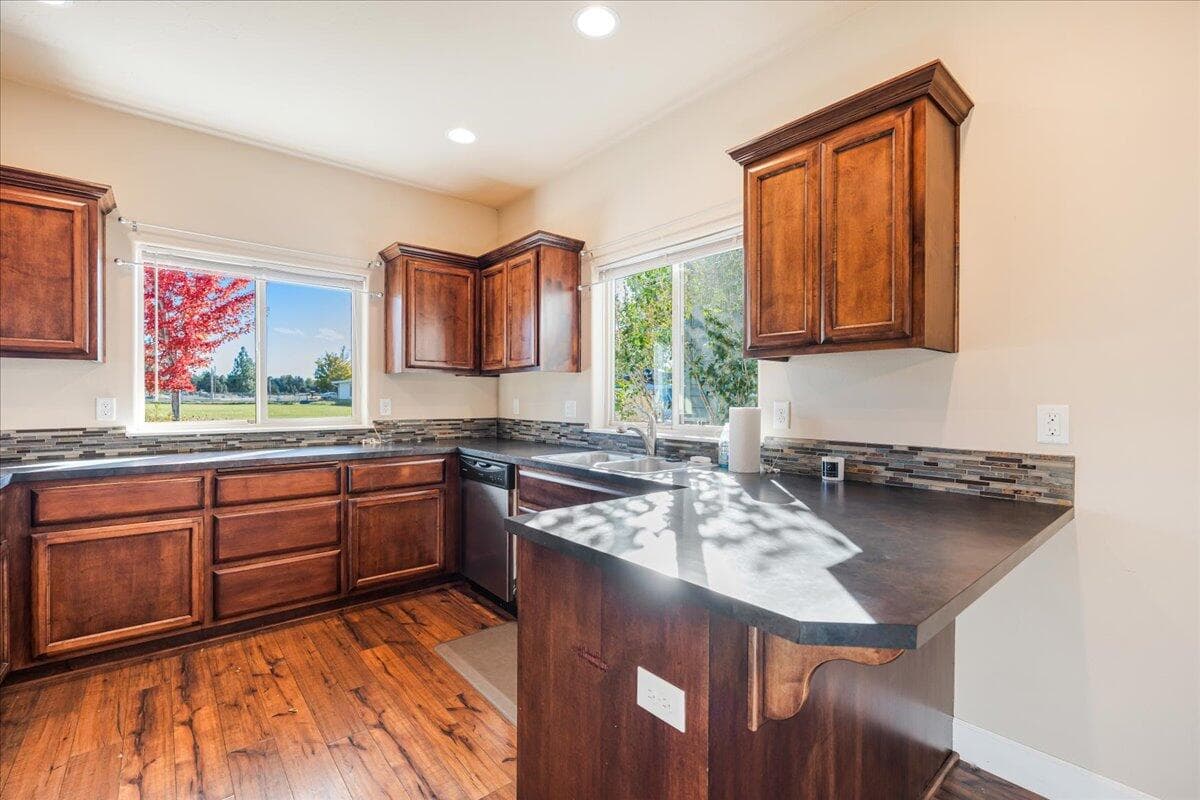 Photo of 21362 Livingston Drive 12 of 37