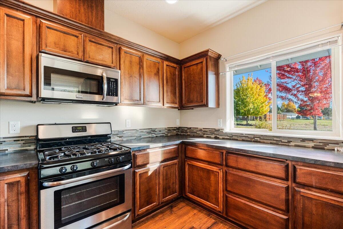 Photo of 21362 Livingston Drive 11 of 37