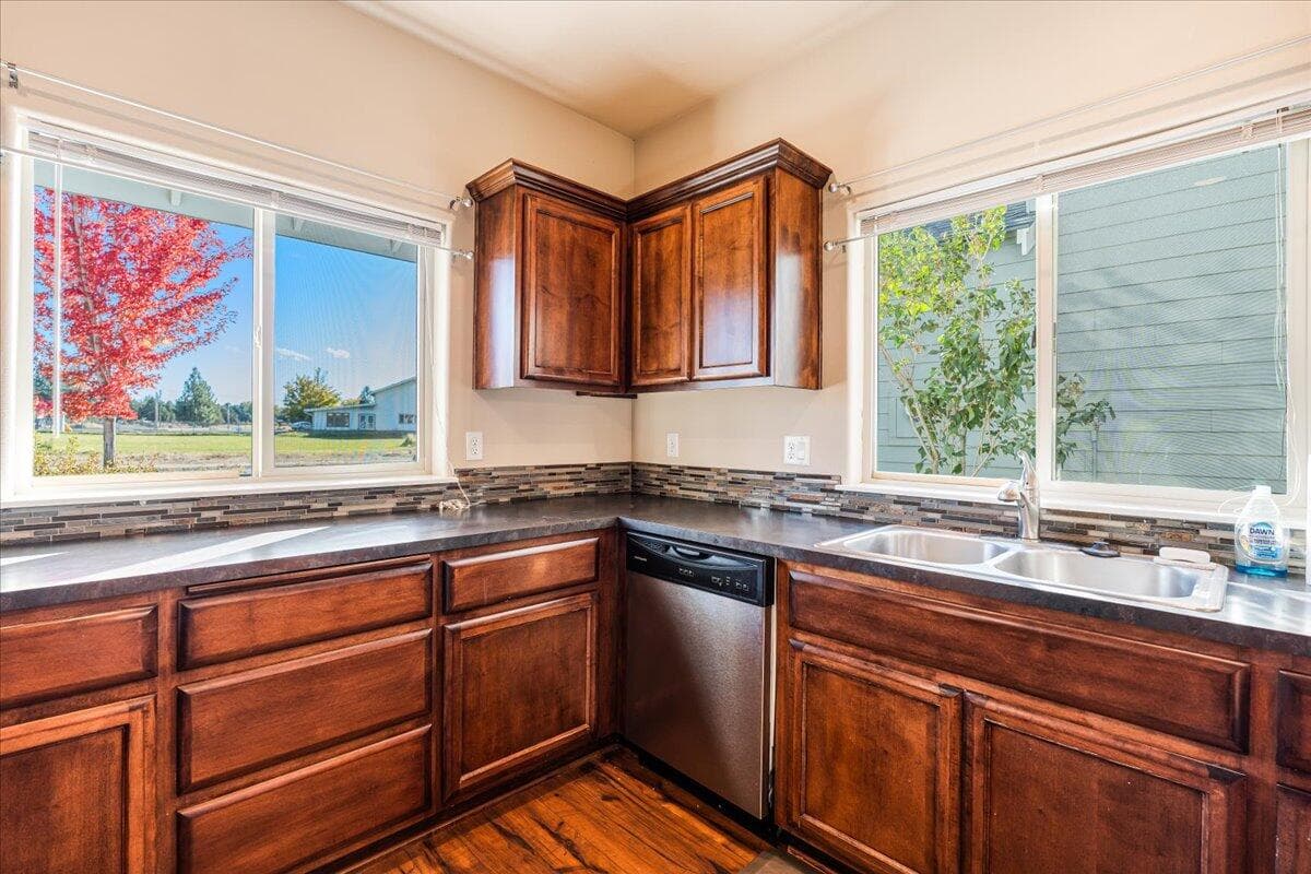 Photo of 21362 Livingston Drive 13 of 37