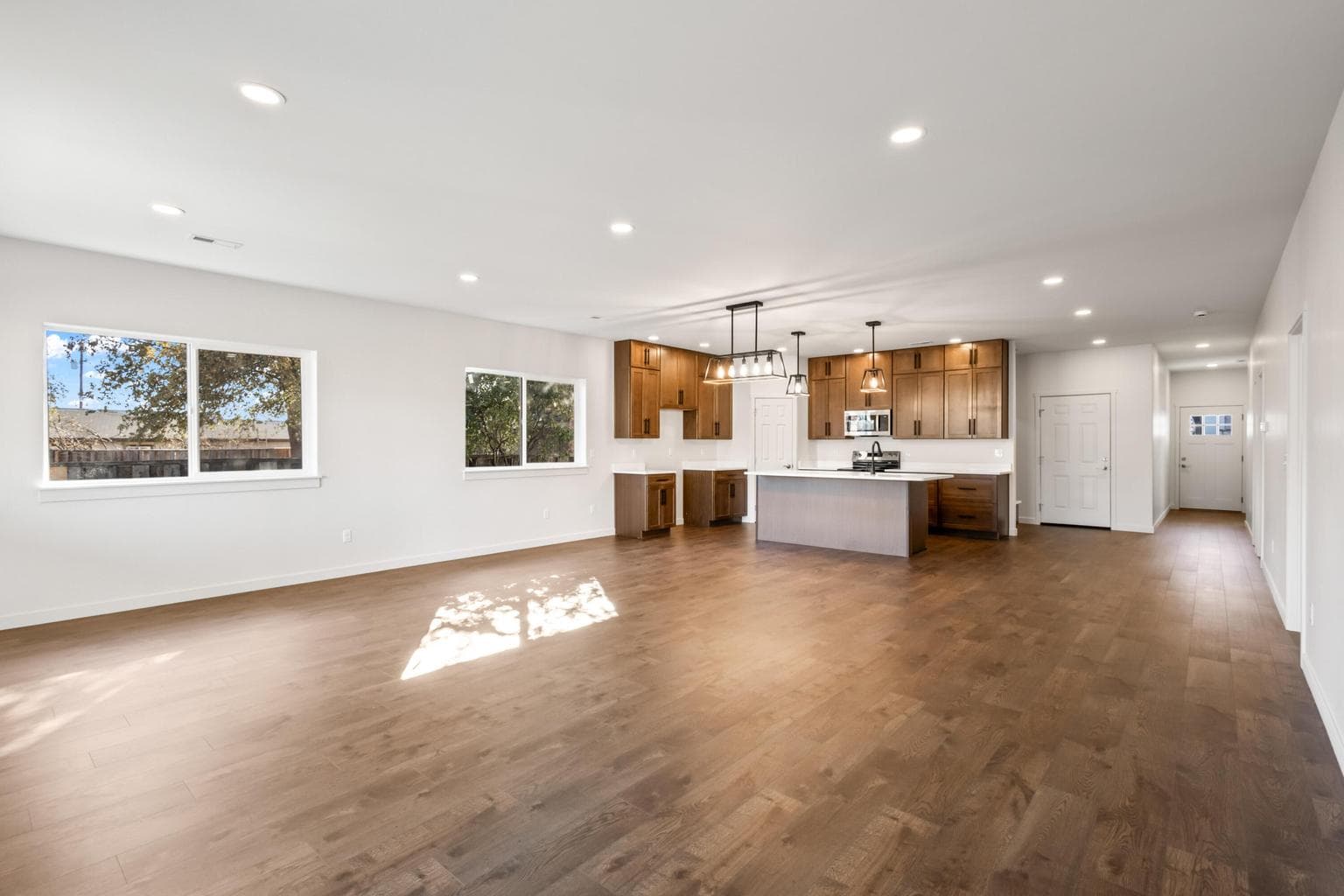 Photo of 147 SE 16th Street 10 of 44