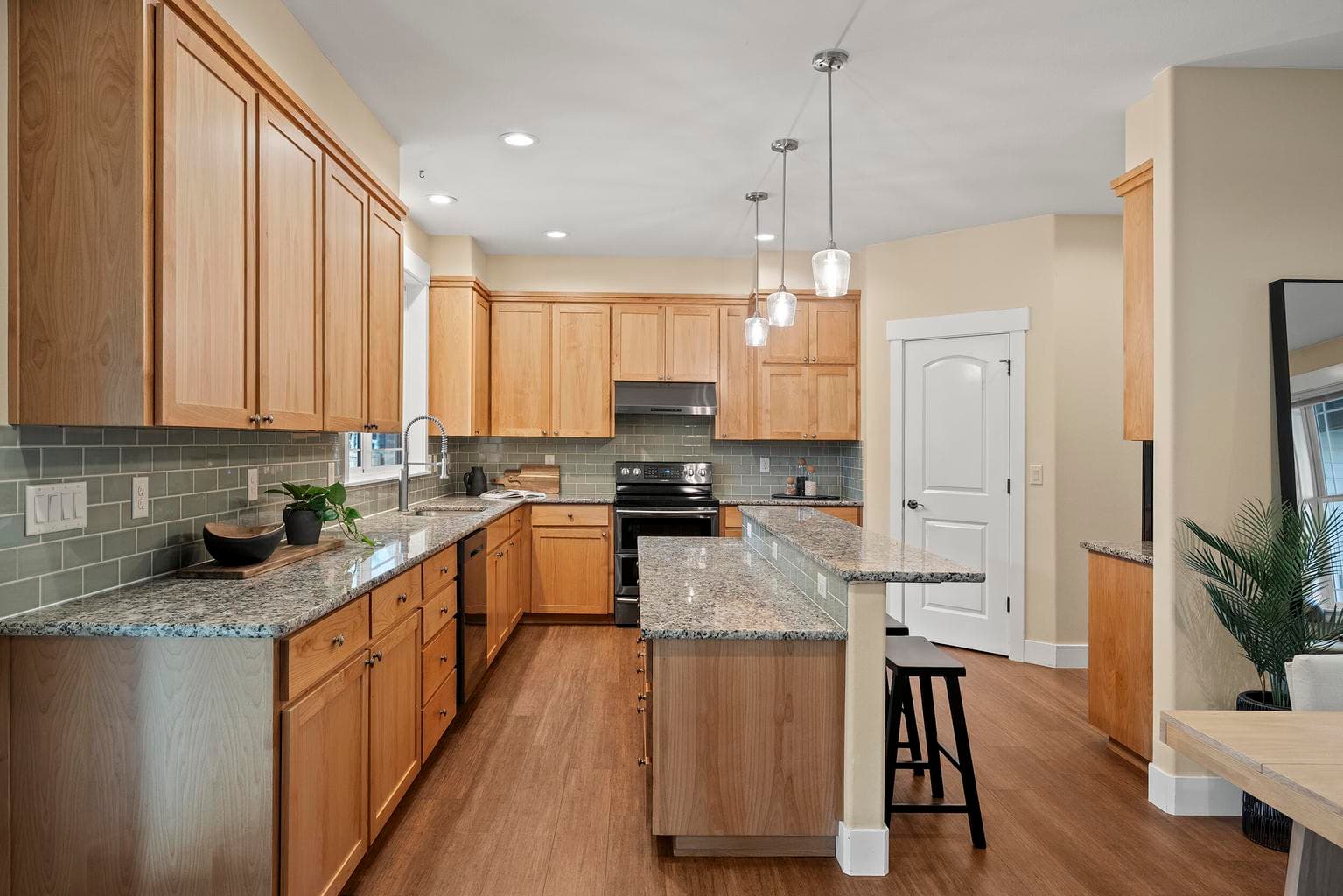 Photo of 16161 Dyke Road 11 of 54