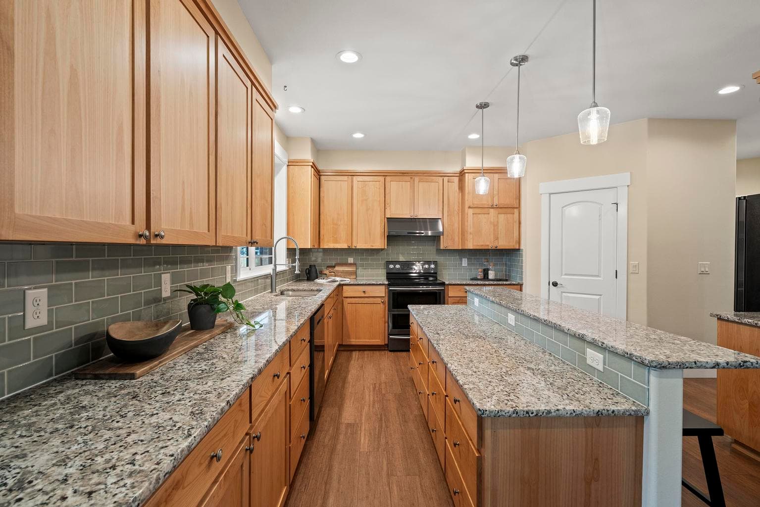 Photo of 16161 Dyke Road 12 of 54