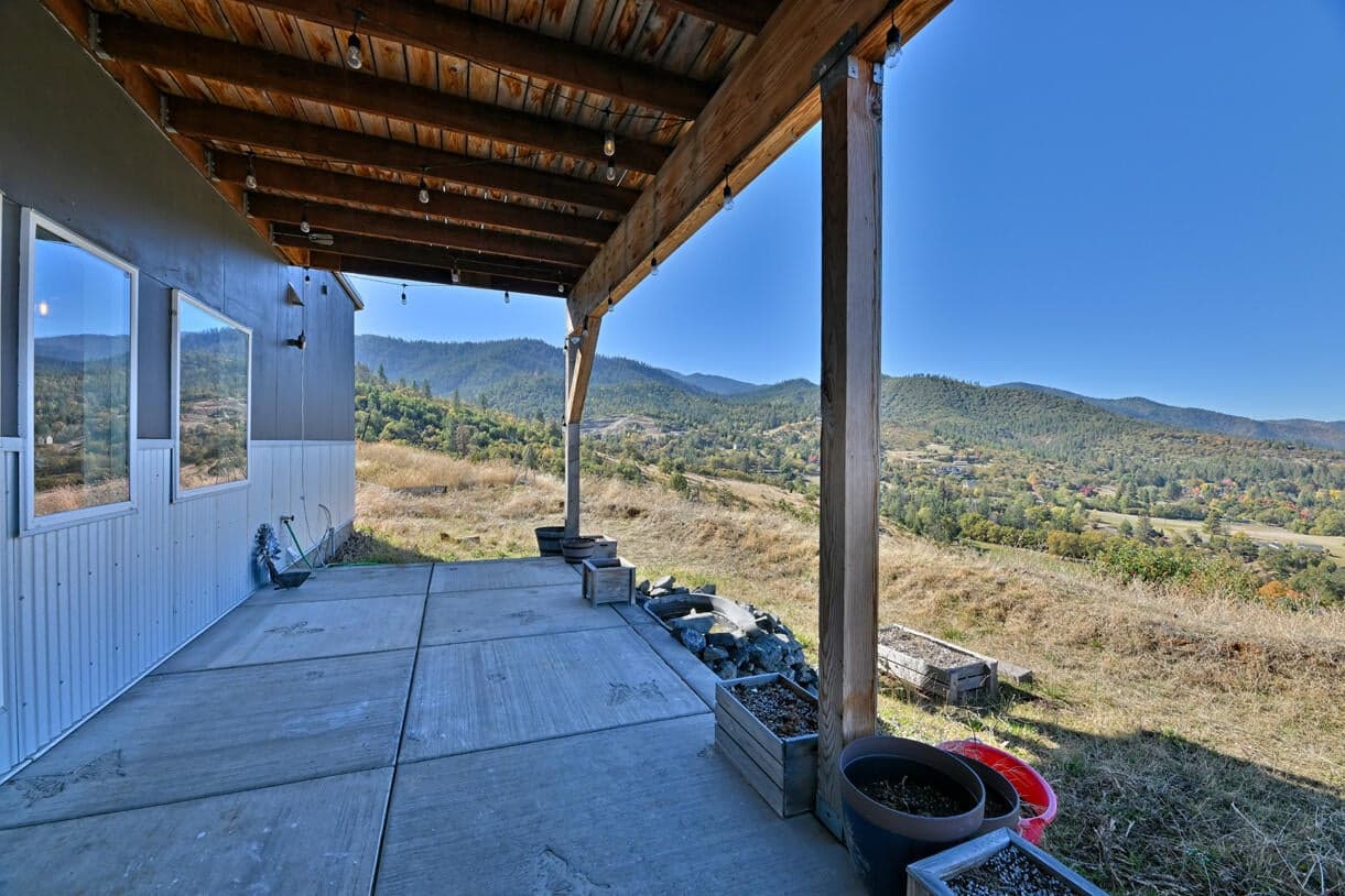 Photo of 3152 Siskiyou 3 of 49