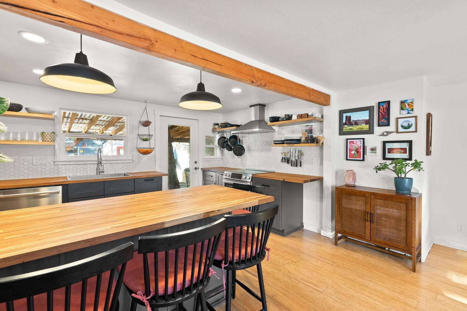 Photo of 845 NE 8th Street 14 of 35