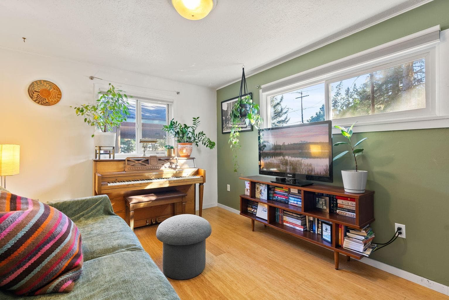 Photo of 845 NE 8th Street 15 of 35