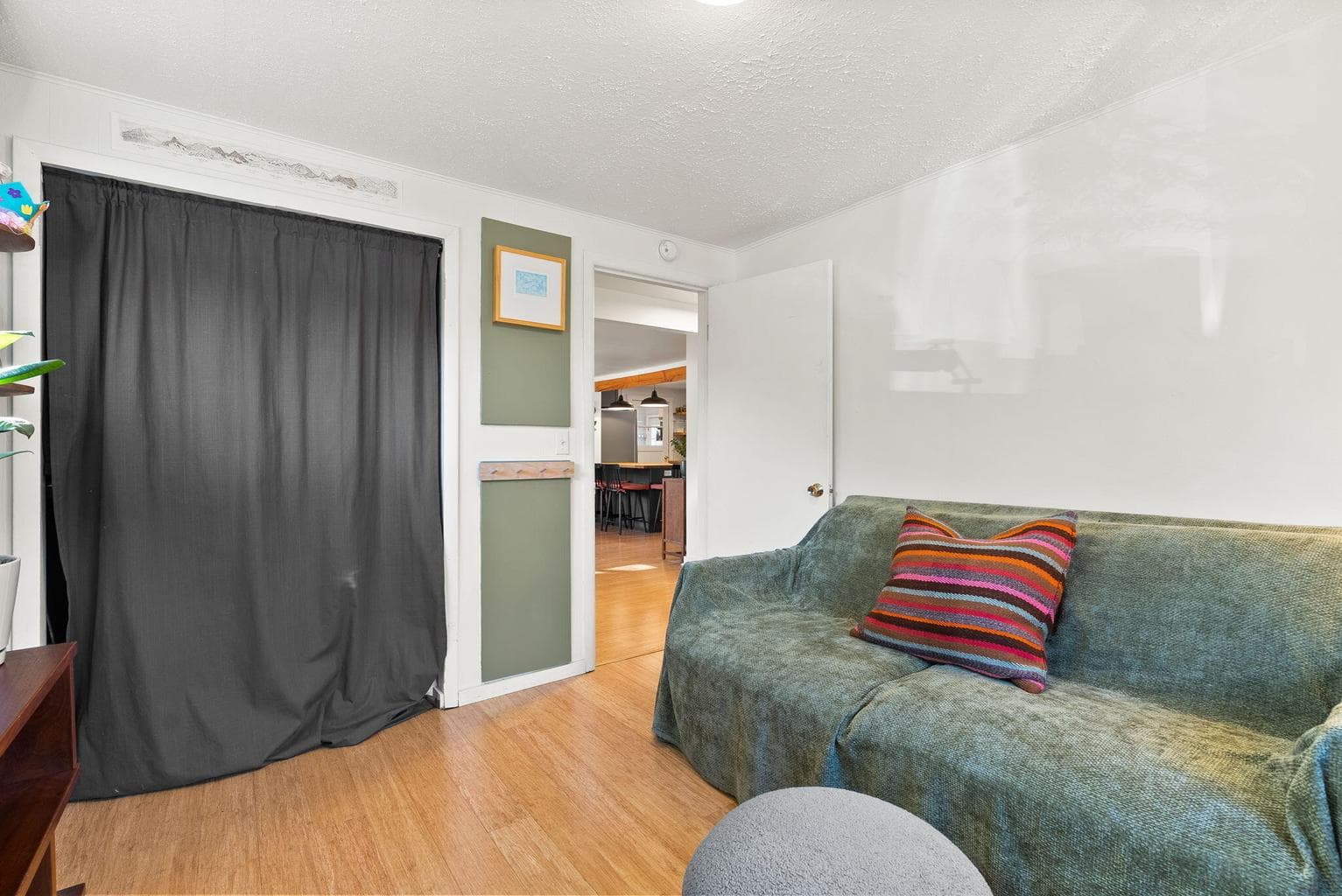 Photo of 845 NE 8th Street 16 of 35