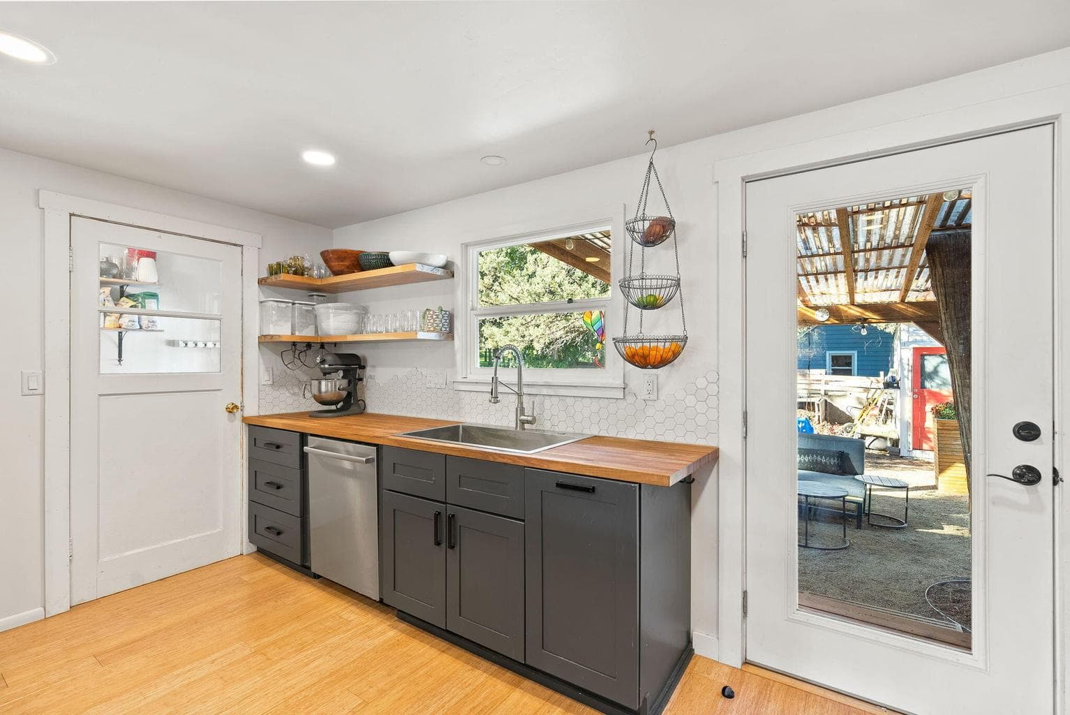 Photo of 845 NE 8th Street 23 of 35