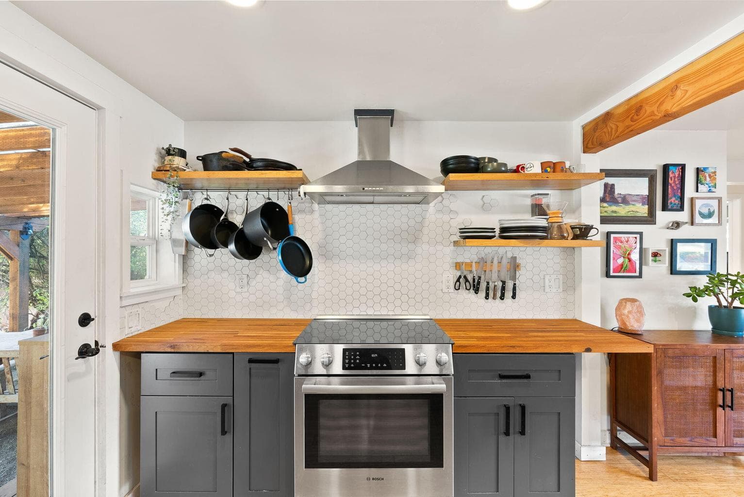 Photo of 845 NE 8th Street 24 of 35