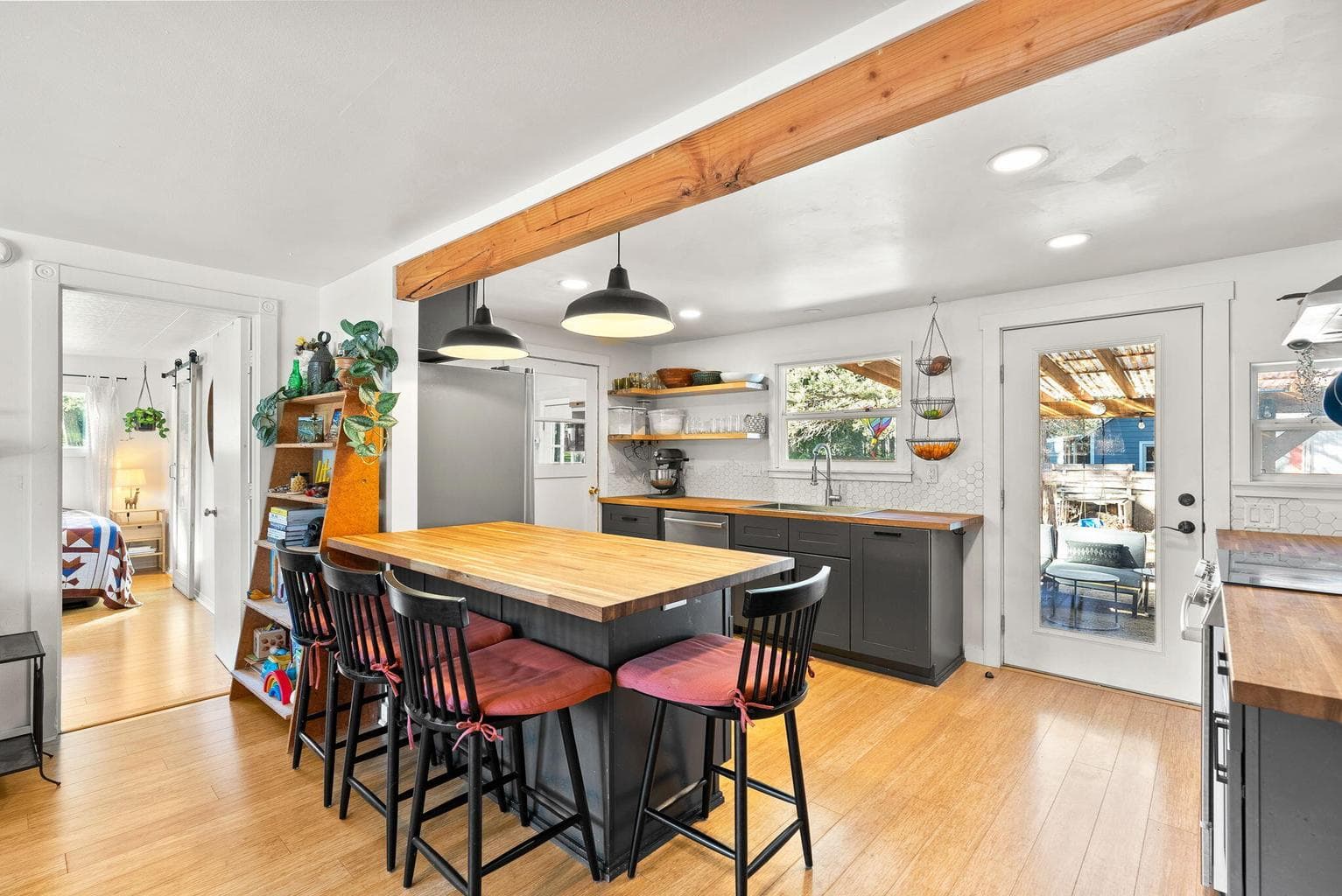 Photo of 845 NE 8th Street 28 of 35