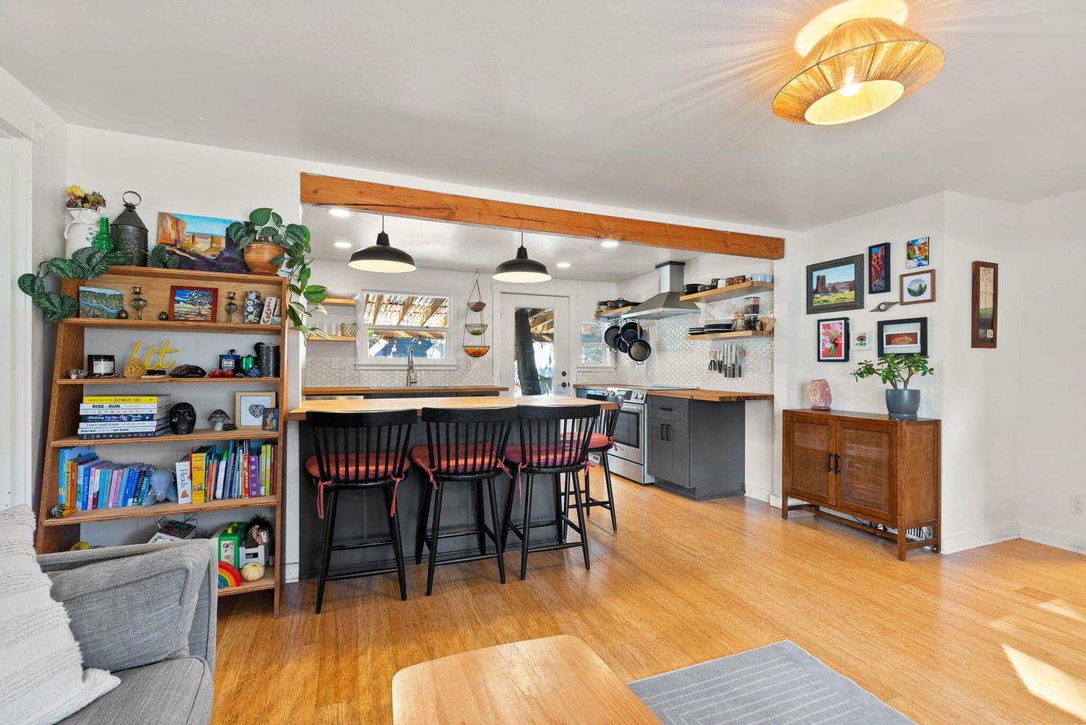 Photo of 845 NE 8th Street 29 of 35