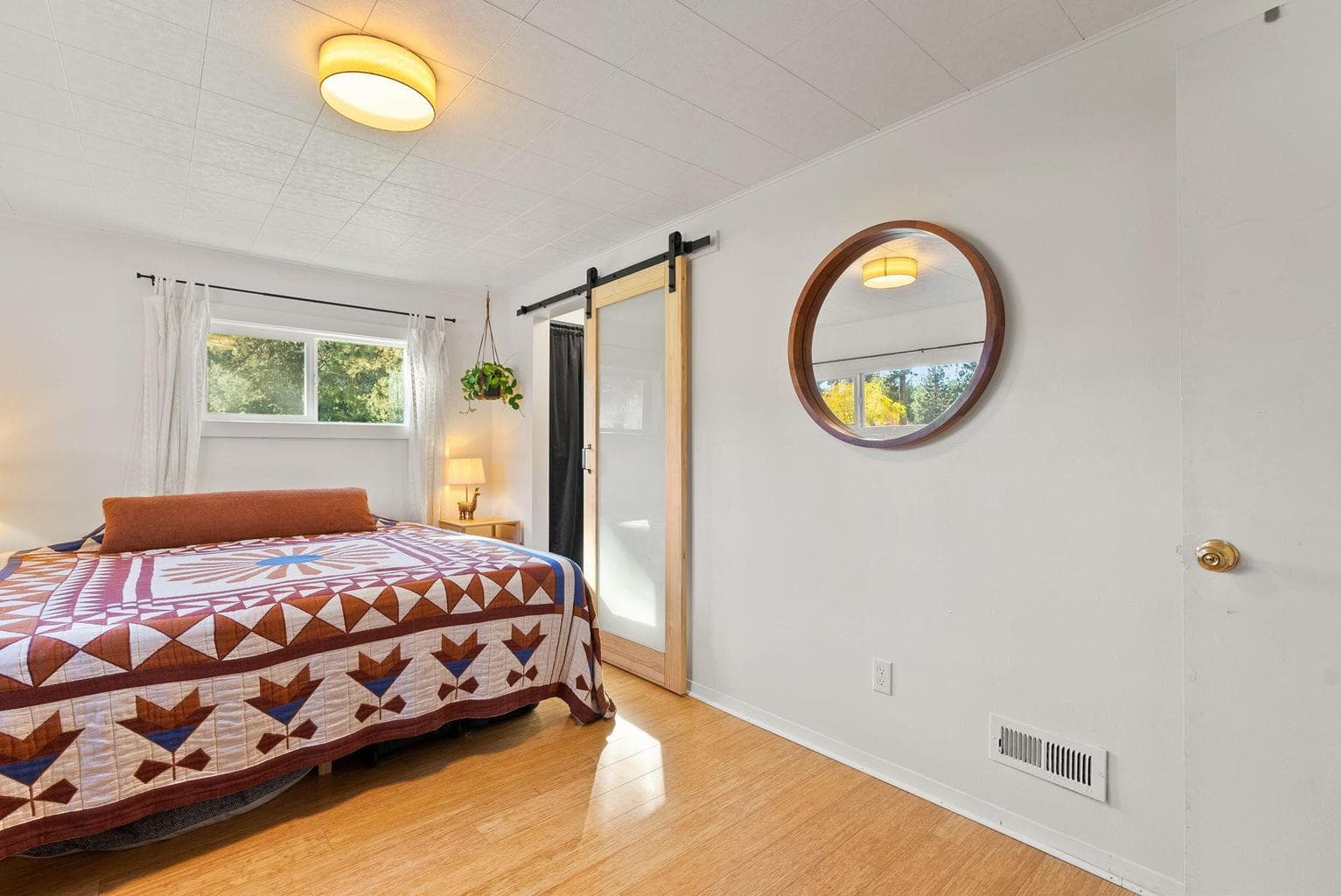 Photo of 845 NE 8th Street 31 of 35