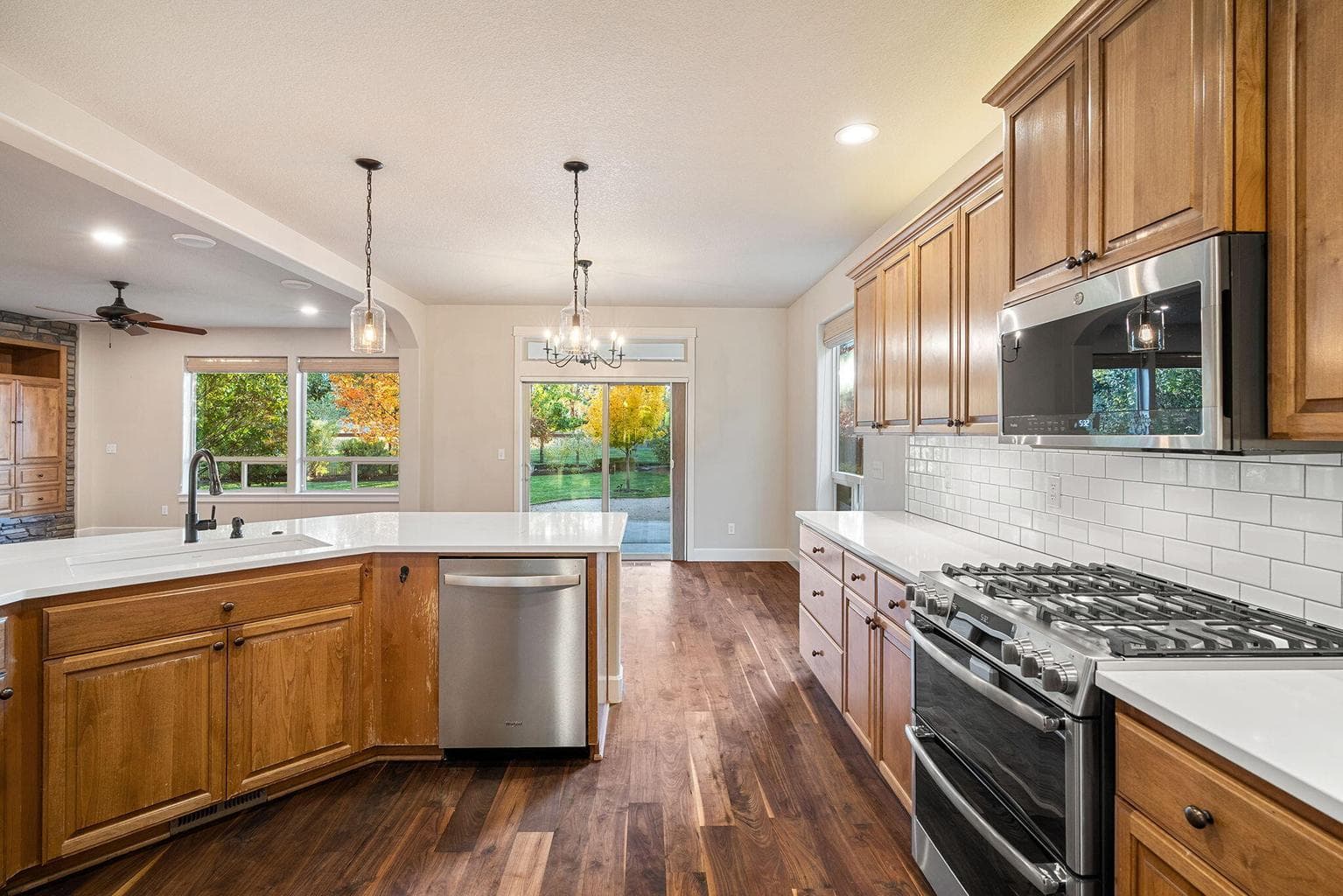 Photo of 647 28th 2 of 58