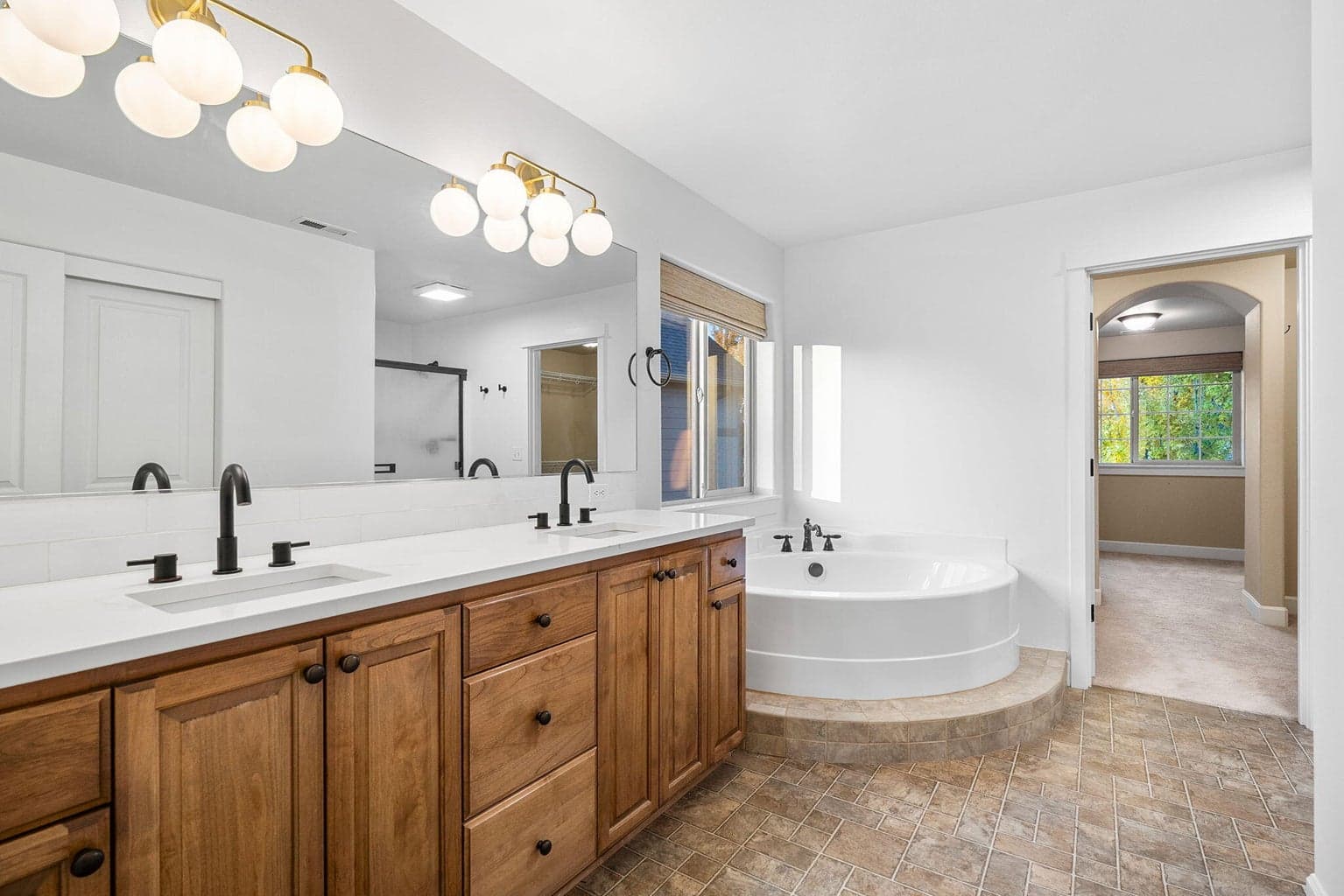 Photo of 647 NW 28th Street 29 of 58
