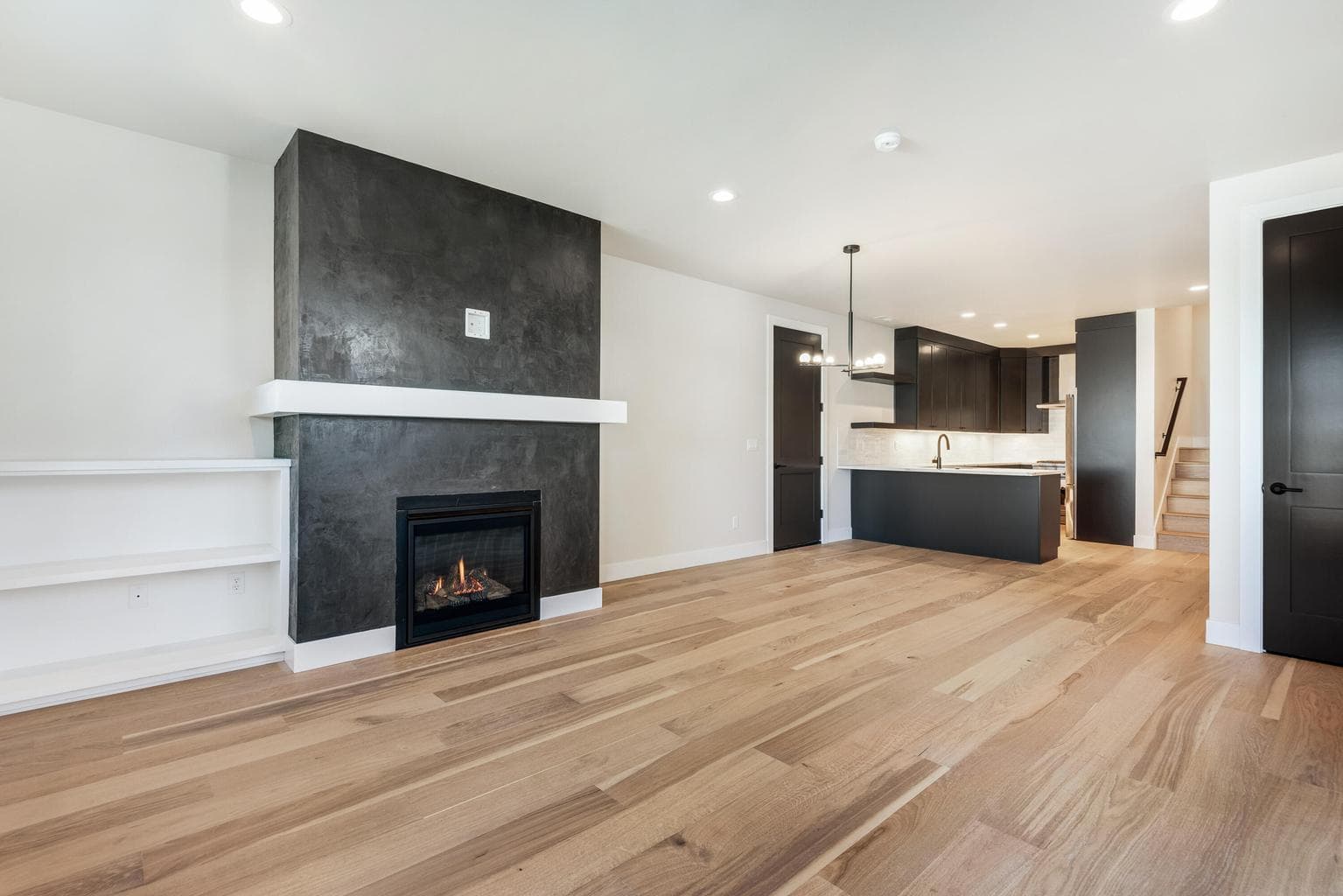 Photo of 334 Roosevelt 4 of 33