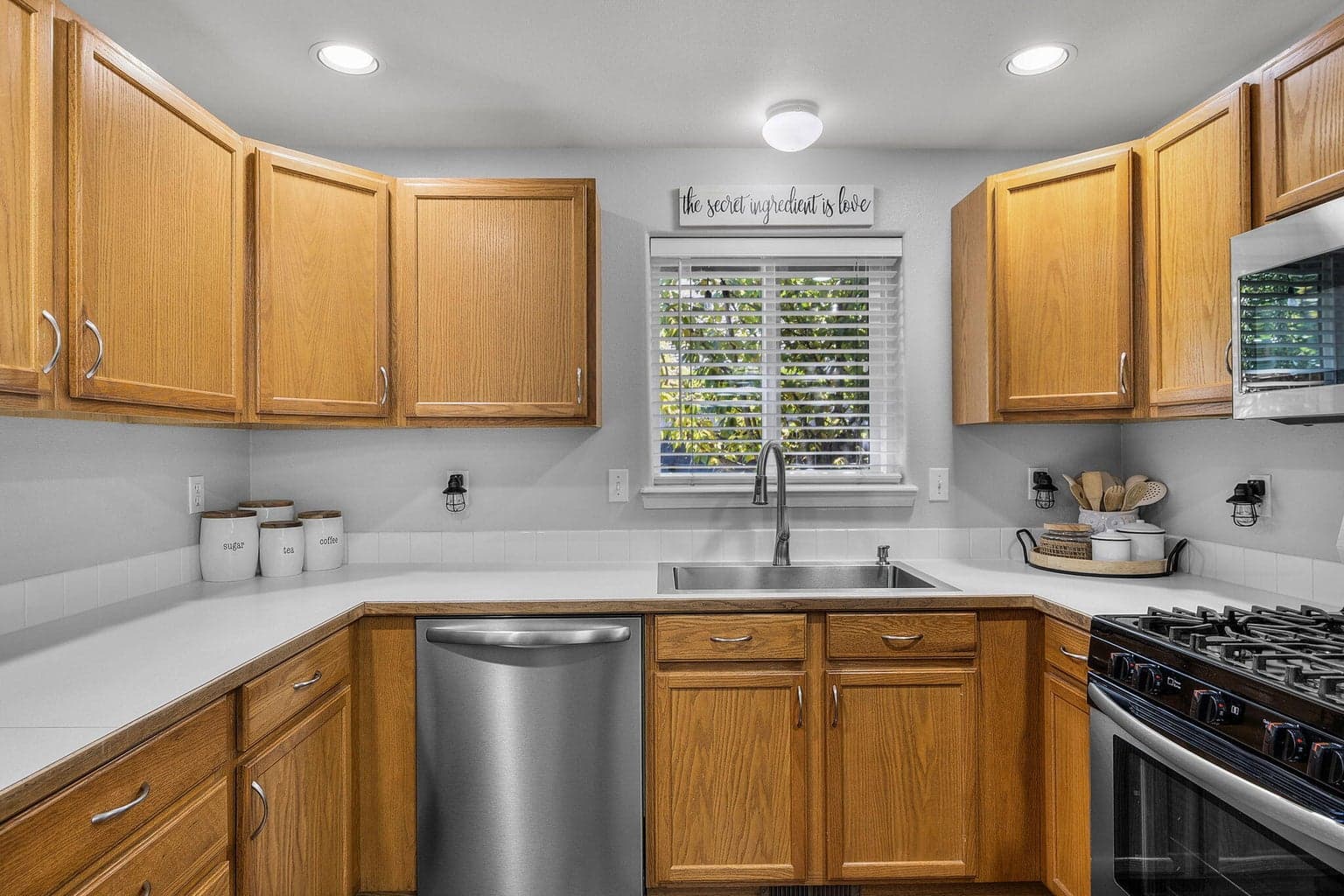 Photo of 2120 Maple Tree Court NW 7 of 38